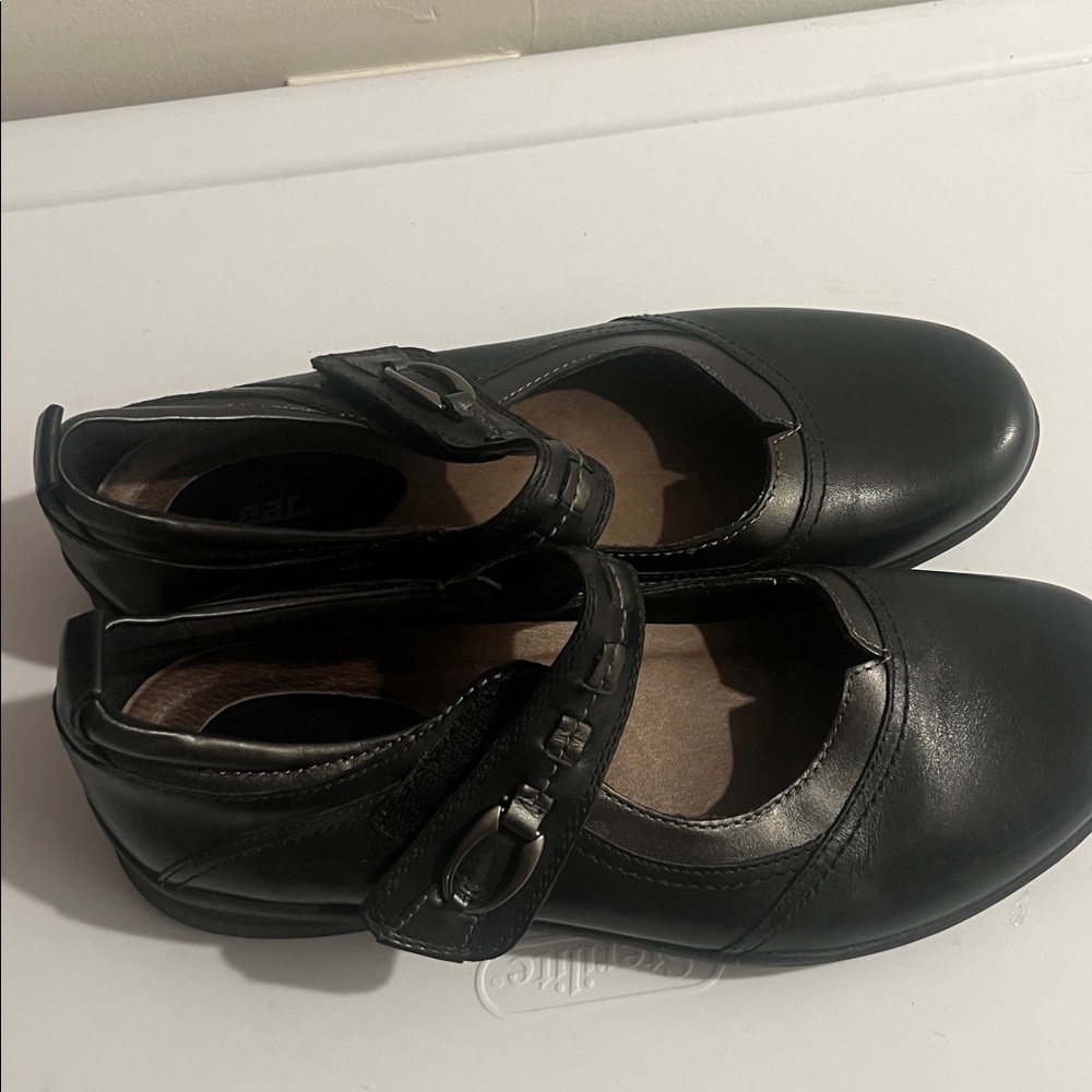 EARTH Angelica Black Buckle Shoes - Picture 3 of 7